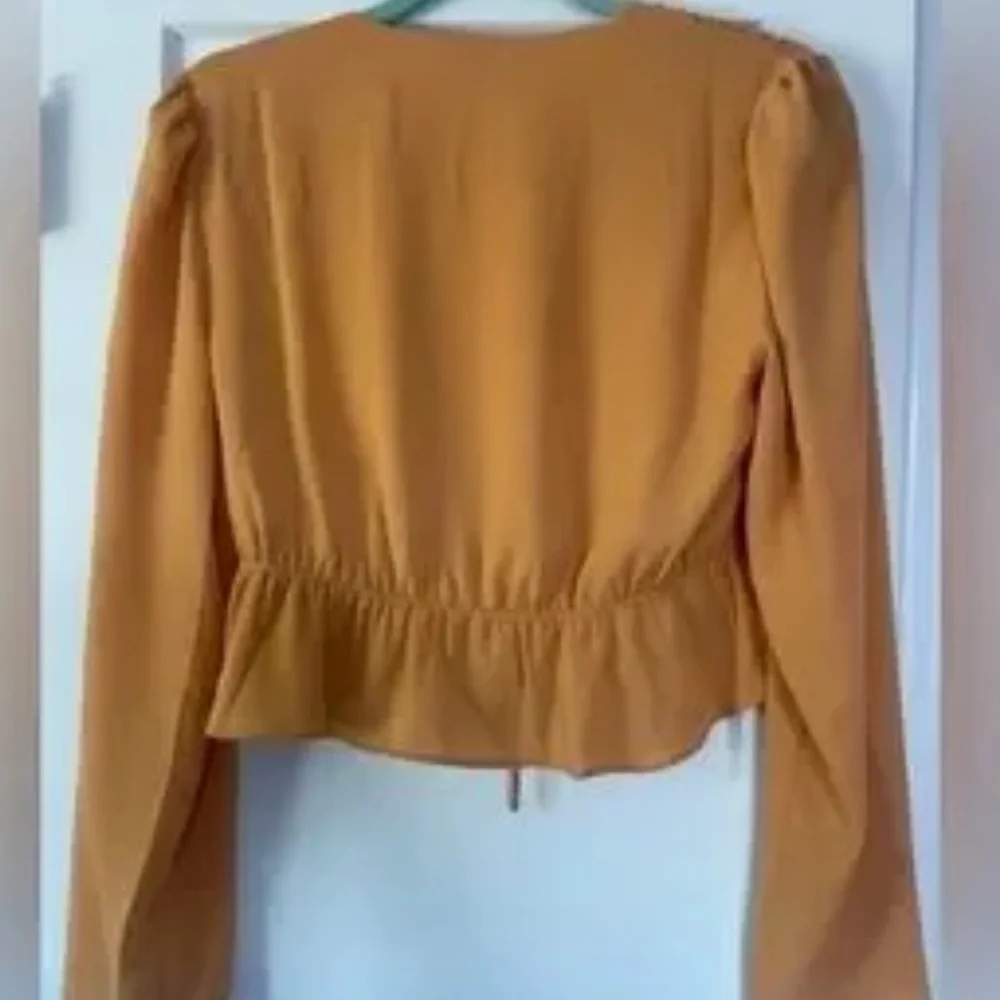 Aritzia Sunday Best cropped tie-front blouse in an orange/mustard color size XXS - Picture 6 of 6